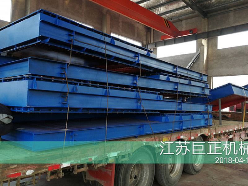 擋板門現場發貨裝車，待發往河北